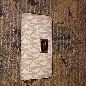 Michael kors wallet